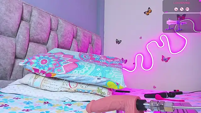 Snapshot of Alhara_Luna chatting on December 15, 3:00 am Alhara Luna online show from December 15, 3:00 am