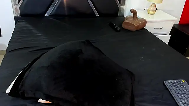 Snapshot of Michelle_Lewis_ chatting on October 23, 12:15 pm Michelle Lewis  online show from October 23, 12:15 pm