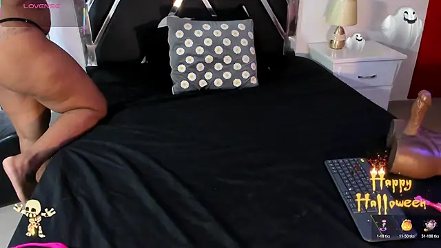 Michelle Lewis  online show from October 31, 4:52 pm