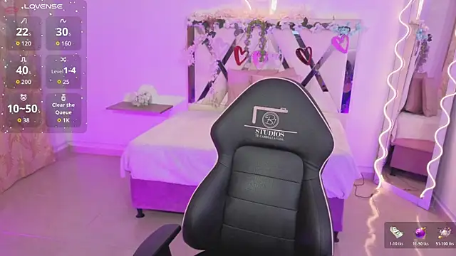 ZURY TAY online show from October 24, 11:39 am