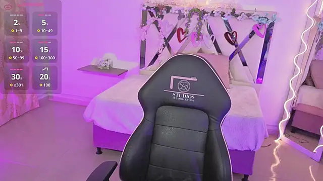 ZURY TAY online show from October 27, 11:36 am