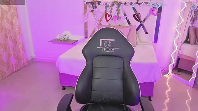 ZURY TAY online show from October 28, 11:36 am