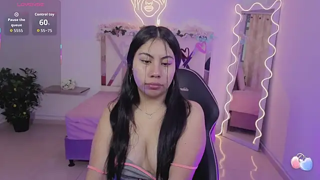 ZURY TAY online show from January 10, 11:45 am