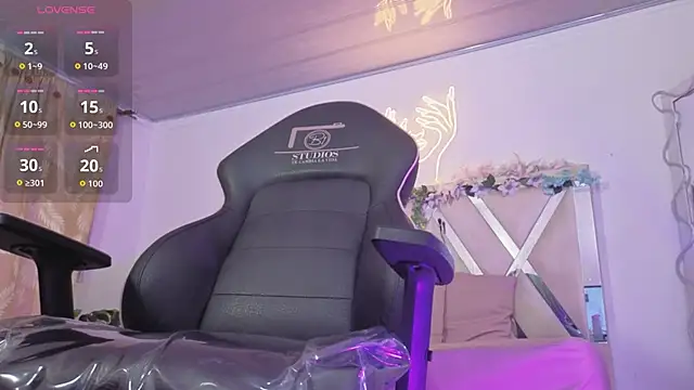 ZURY TAY online show from March 17, 11:35 am