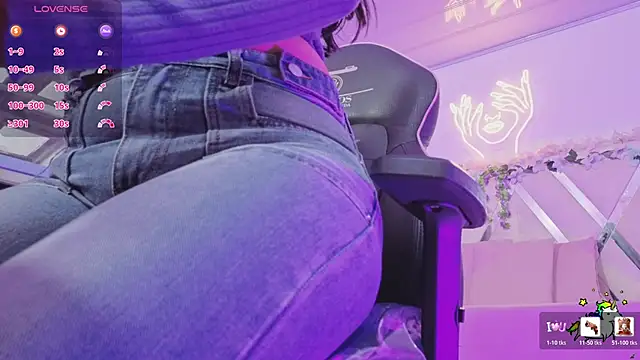 ZURY TAY online show from March 18, 11:46 am