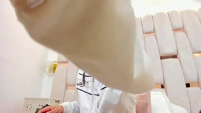 Snapshot of sarah_ashbourne chatting on October 24, 12:45 pm sarah ashbourne online show from October 24, 12:45 pm