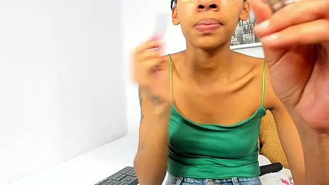 Snapshot of sarah_ashbourne chatting on November 19, 12:16 pm sarah ashbourne online show from November 19, 12:16 pm