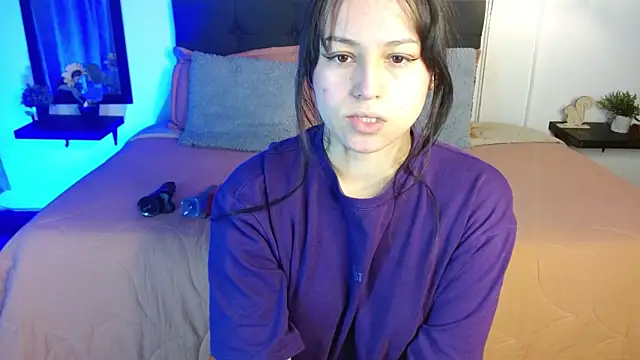 Snapshot of Eymmy_24 chatting on September 18, 1:18 am Eymmy 24 online show from September 18, 1:18 am