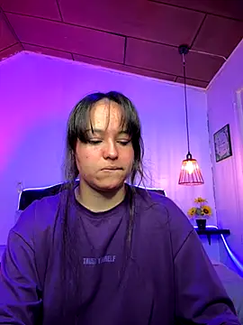 Snapshot of Eymmy_24 chatting on October 12, 11:37 pm Eymmy 24 online show from October 12, 11:37 pm