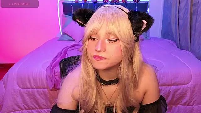 Snapshot of Eymmy_24 chatting on November 29, 2:03 am Eymmy 24 online show from November 29, 2:03 am