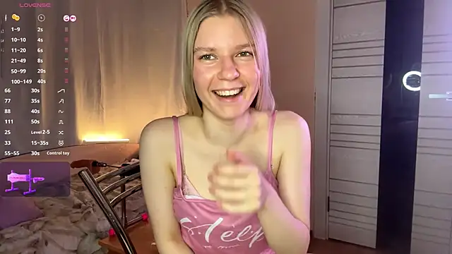 Snapshot of MaryjaneSpider chatting on November 12, 6:52 pm MaryjaneSpider online show from November 12, 6:52 pm