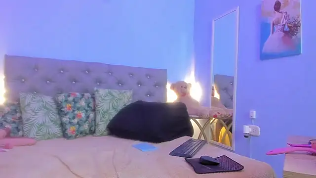 Snapshot of neferet_opal chatting on November 22, 11:59 pm neferet opal online show from November 22, 11:59 pm