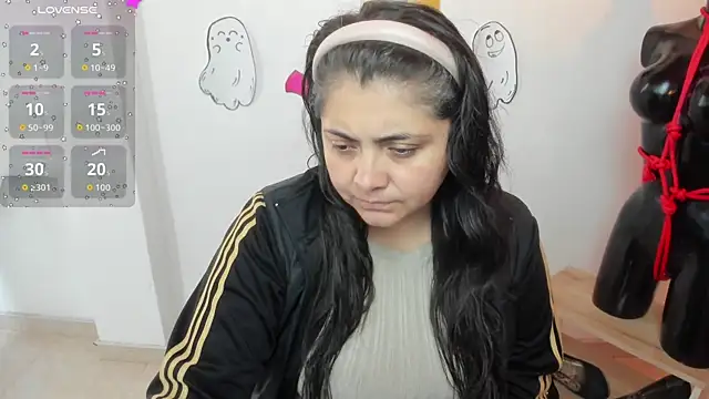 TifanyAmazinng online show from October 9, 12:25 pm