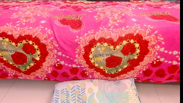 bellotabigtits18 online show from September 18, 2:35 am