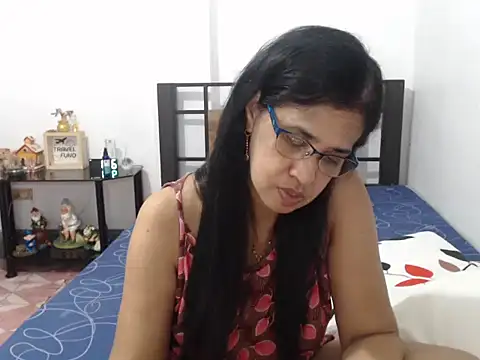 Snapshot of Prettysweetmum chatting on November 11, 5:57 pm Prettysweetmum online show from November 11, 5:57 pm