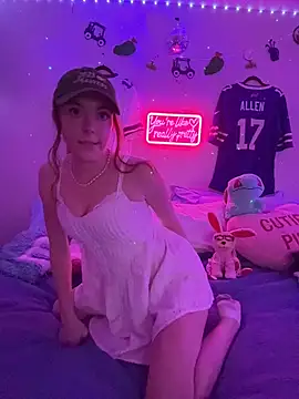 babygingerboo online show from April 12, 7:35 am