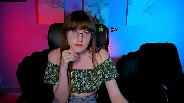 Snapshot of ava_mystic_ chatting on December 5, 2:09 am ava mystic online show from December 5, 2:09 am