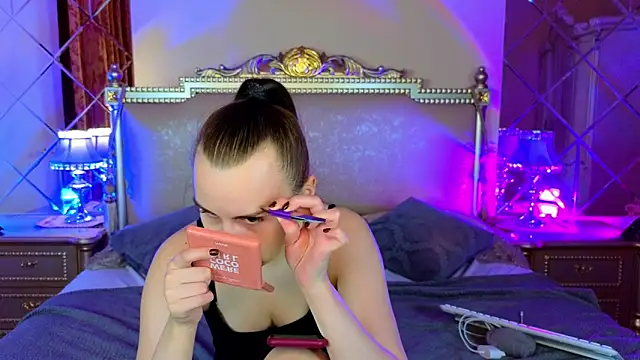 Kelly Cartier online show from November 26, 12:17 pm