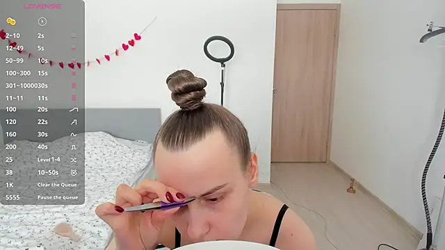 Kelly Cartier online show from March 9, 10:30 am