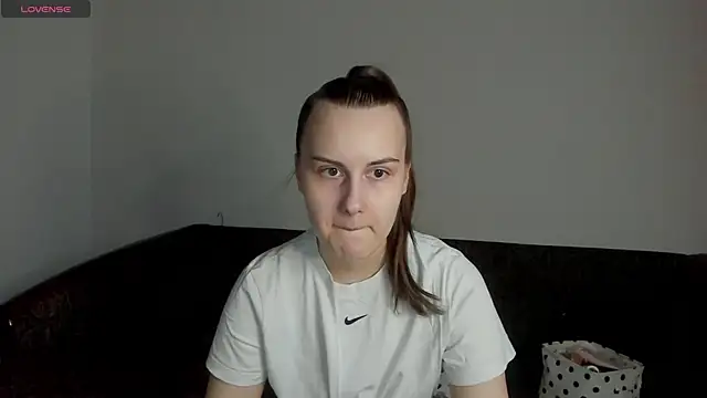 Kelly Cartier online show from April 21, 2:45 pm