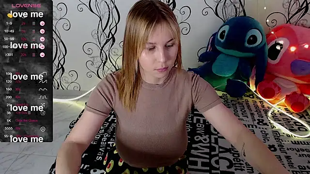 Snapshot of RoyAngela chatting on November 11, 6:24 am RoyAngela online show from November 11, 6:24 am