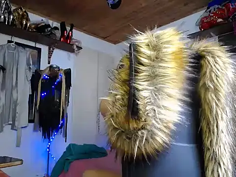 Snapshot of sashastarfire chatting on November 13, 6:18 pm sashastarfire online show from November 13, 6:18 pm