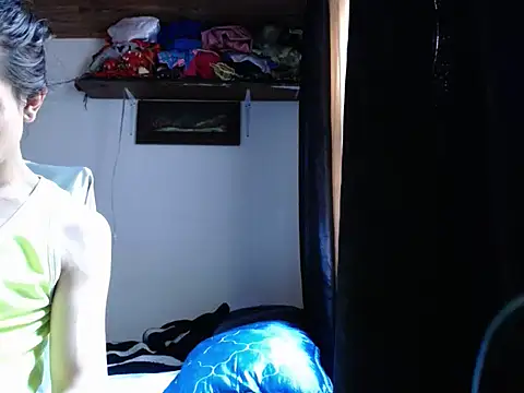 Snapshot of sashastarfire chatting on November 20, 6:29 pm sashastarfire online show from November 20, 6:29 pm