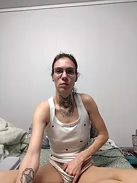 HoneySquirrel online show from March 13, 6:47 pm