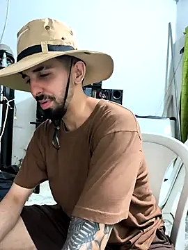 Snapshot of giannis090 chatting on October 3, 4:42 am giannis090 online show from October 3, 4:42 am