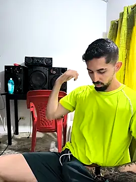 Snapshot of giannis090 chatting on October 24, 8:16 pm giannis090 online show from October 24, 8:16 pm