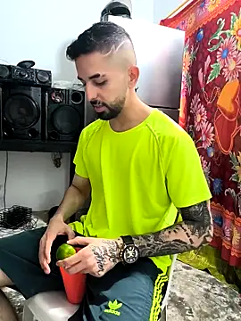 Snapshot of giannis090 chatting on November 1, 10:23 pm giannis090 online show from November 1, 10:23 pm