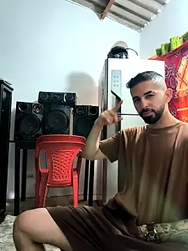 Snapshot of giannis090 chatting on November 9, 9:13 pm giannis090 online show from November 9, 9:13 pm