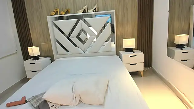 Snapshot of VanessaHard_as chatting on May 1, 8:24 pm VanessaHard as online show from May 1, 8:24 pm