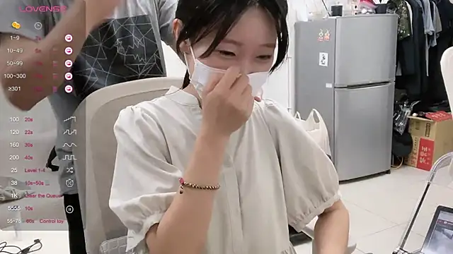 Snapshot of ni_ni01 chatting on September 9, 10:04 am ni ni01 online show from September 9, 10:04 am