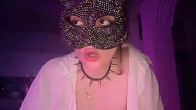 Lunahadidd online show from March 5, 1:01 am