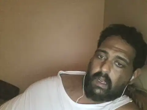 Snapshot of elpoop7305 chatting on October 27, 2:10 pm elpoop7305 online show from October 27, 2:10 pm