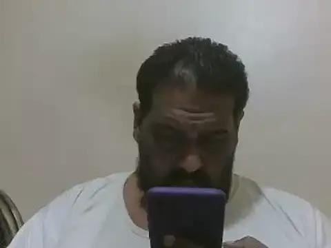 Snapshot of elpoop7305 chatting on December 18, 12:44 pm elpoop7305 online show from December 18, 12:44 pm