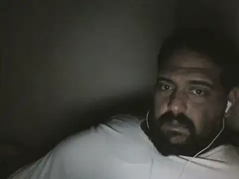 Snapshot of elpoop7305 chatting on December 19, 5:14 am elpoop7305 online show from December 19, 5:14 am