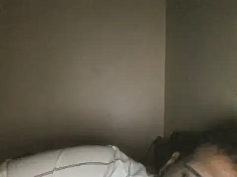 Snapshot of elpoop7305 chatting on February 2, 9:52 am elpoop7305 online show from February 2, 9:52 am