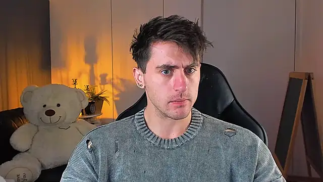 Oscar Miller  online show from November 1, 9:06 pm