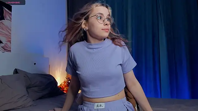 VedaSchulz online show from November 29, 6:33 pm