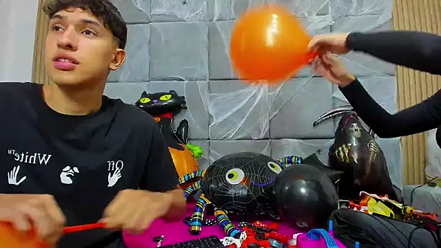 ChanellandMax online show from October 22, 1:11 pm