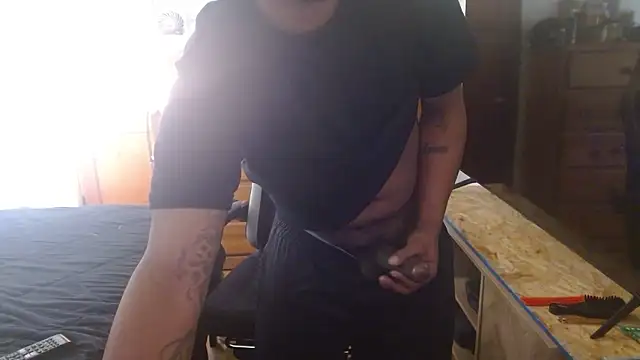 Snapshot of Breadwinnah chatting on January 16, 5:39 pm Breadwinnah online show from January 16, 5:39 pm