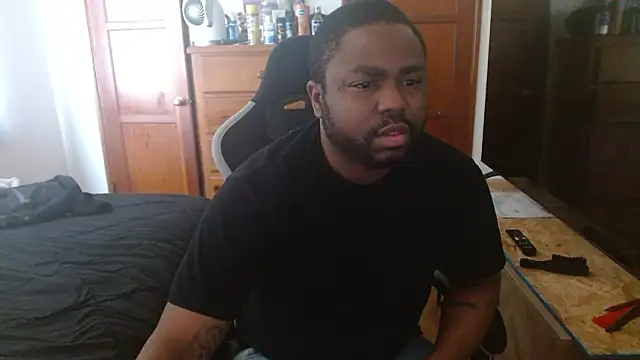 Snapshot of Breadwinnah chatting on February 3, 10:26 pm Breadwinnah online show from February 3, 10:26 pm