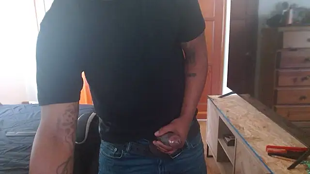 Snapshot of Breadwinnah chatting on February 15, 10:17 pm Breadwinnah online show from February 15, 10:17 pm