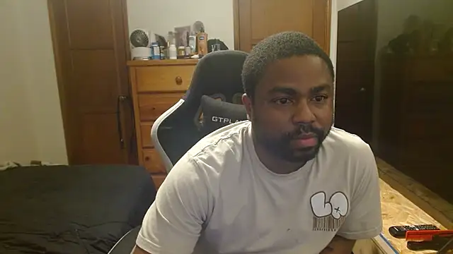 Snapshot of Breadwinnah chatting on February 22, 4:57 am Breadwinnah online show from February 22, 4:57 am