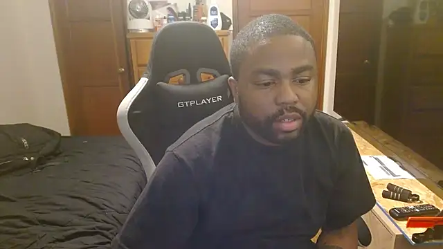 Snapshot of Breadwinnah chatting on March 31, 7:09 am Breadwinnah online show from March 31, 7:09 am