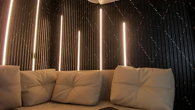 VioletRose as online show from April 9, 8:36 pm