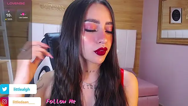 Snapshot of Abril_Velvet_a_ chatting on October 3, 1:08 pm Abril Velvet a online show from October 3, 1:08 pm