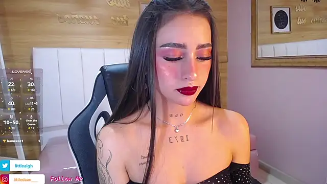 Snapshot of Abril_Velvet_a_ chatting on October 7, 7:44 pm Abril Velvet a online show from October 7, 7:44 pm